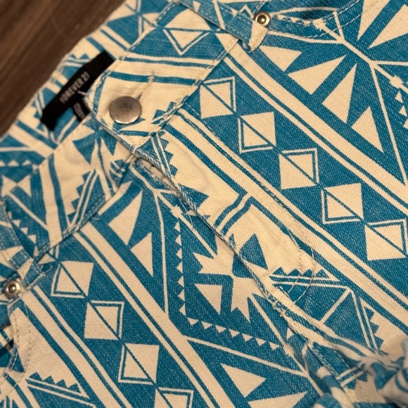 Forever 21 Blue Aztec Print Cutoff Denim Shorts – Size 29 - Picture 2 of 5